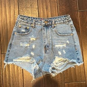 SIGNATURES jean shorts